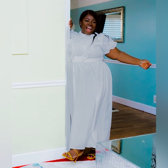 Plus size white maxi dress - Picture 1 of 5